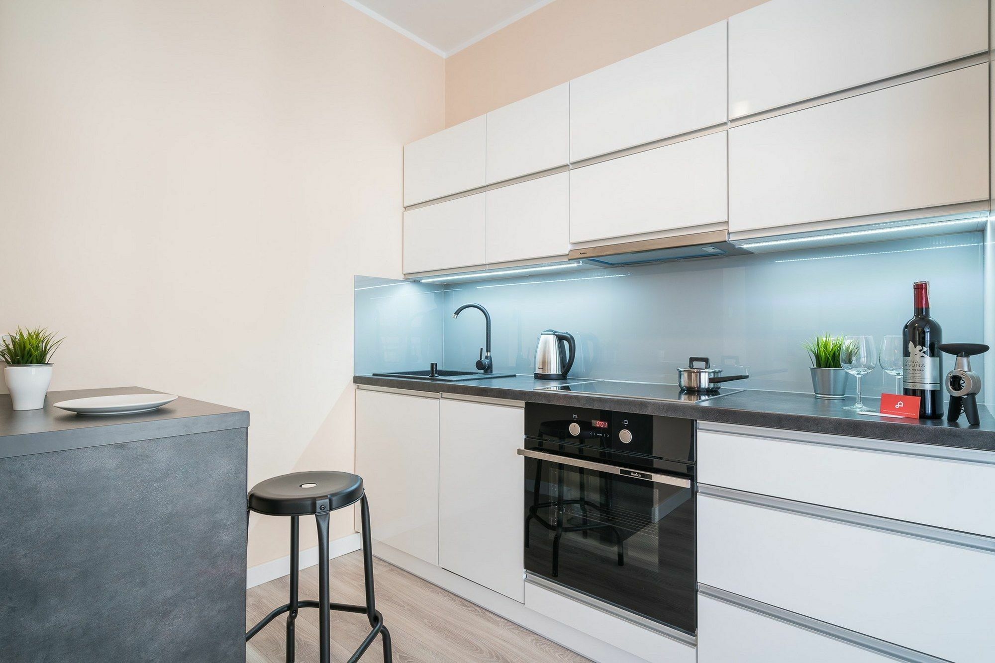 RentPlanet - Odra Tower Lägenhet Wrocław Exteriör bild